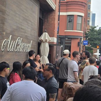 Au Cheval - Outside wait - Bars Near Me - Chicago, Illinois