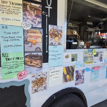 Lei Lei's Bistro - Food Trucks Near Me - Honolulu, Hawaii