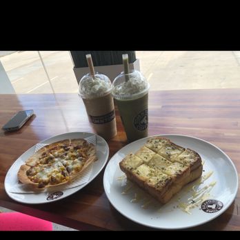 Tom N Toms coffee - Tortilla pizza, Garlic bread with caramel iced drink and green tea iced drink - Coffee & Tea Near Me - Dallas, Texas Tom N Toms coffee - Tortilla pizza, Garlic bread with caramel iced drink and green tea iced drink - Coffee & Tea Near Me - Dallas, Texas