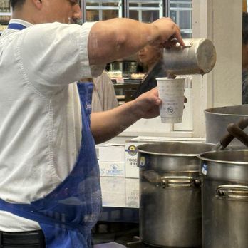El Moro Churrería - Pouring hot chocolate - Desserts Near Me - Costa Mesa, California El Moro Churrería - Pouring hot chocolate - Desserts Near Me - Costa Mesa, California
