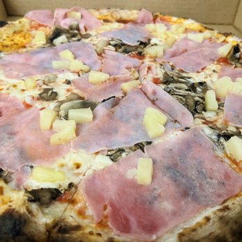 Pizzaiola - Hawaiian Pizza (added delicious thinly sliced mushrooms) - Pizza Near Me - Miami, Florida Pizzaiola - Hawaiian Pizza (added delicious thinly sliced mushrooms) - Pizza Near Me - Miami, Florida