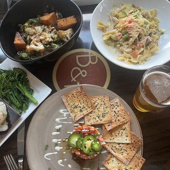 Buck & Honey's - Veggie Centricity, chicken pasta dinner special, poke nachos - American Near Me - Monona, Wisconsin