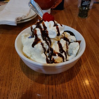 Champps - Victor, NY - Birthday sundae - New American Near Me - Victor, New York