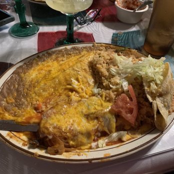 El Farolito - Combo plate. Chile Relleno (Size Is Seasonal), cheese enchiladas and shredded beef taco - Mexican Near Me - Placentia, California El Farolito - Combo plate. Chile Relleno (Size Is Seasonal), cheese enchiladas and shredded beef taco - Mexican Near Me - Placentia, California
