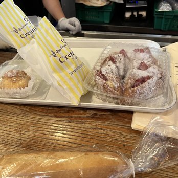 Cream Pan - Order variety - Bakeries Near Me - Tustin, California Cream Pan - Order variety - Bakeries Near Me - Tustin, California