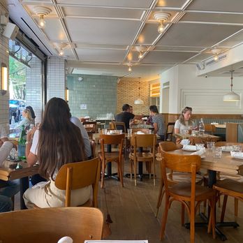 La Pecora Bianca SoHo - people sitting at tables in a restaurant - Mediterranean Near Me - New York, New York La Pecora Bianca SoHo - people sitting at tables in a restaurant - Mediterranean Near Me - New York, New York