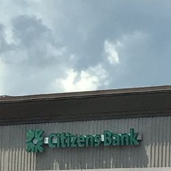 Tops Friendly Market - This location does not have a Citizens Bank inside anymore just an ATM