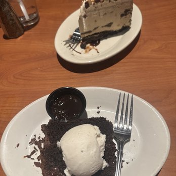 Black Angus Steakhouse - Big Fudge Chocolate Cake and Mud Pie - Steakhouses Near Me - Burbank, California Black Angus Steakhouse - Big Fudge Chocolate Cake and Mud Pie - Steakhouses Near Me - Burbank, California