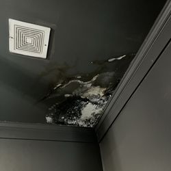 Kimmie's Kitchen & Social House - Bathroom