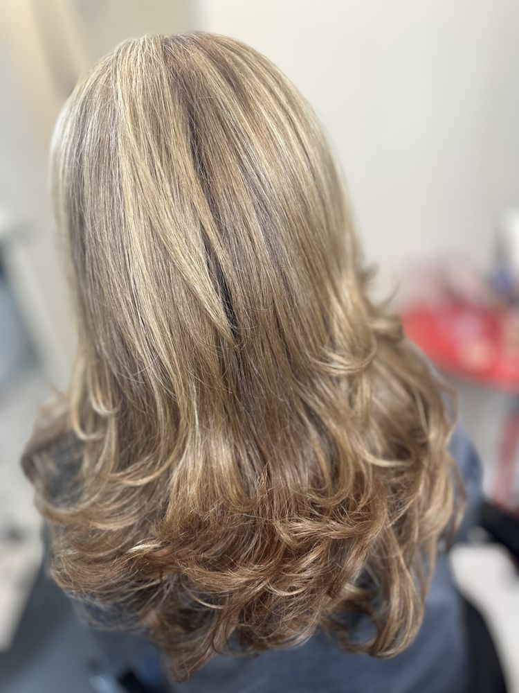 Sherlux Hair Salon Logo