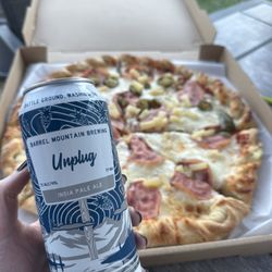 Hockinson Market Taproom - Cowabunga pineapple and Canadian bacon pizza with jalapeños with an IPA from Barrel Mountain Brewing (Battle Ground, WA)