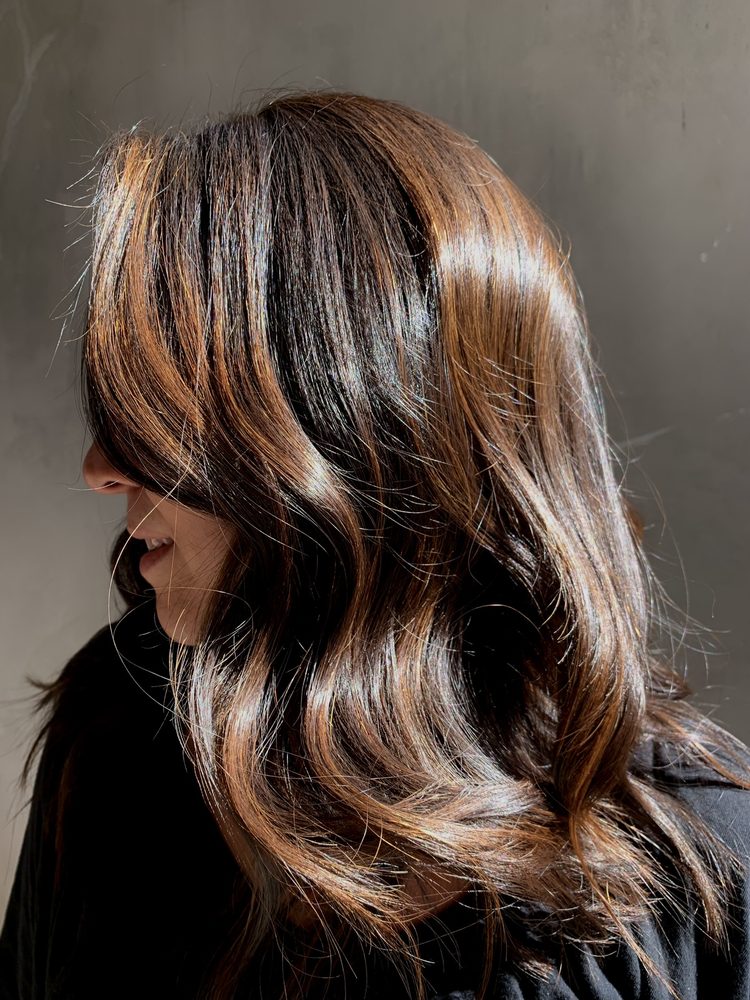 Artistry Hair Salon Logo