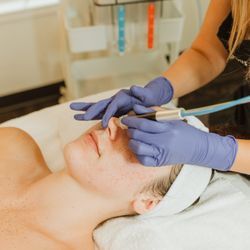 Luminous Skin - Oxylune Hydrofacial