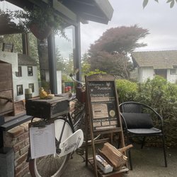 The Andiron Seaside Inn & Cabins - Lobby entrance