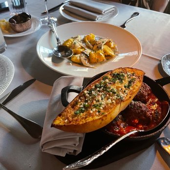Maple & Ash - Steakhouses Near Me - Chicago, Illinois