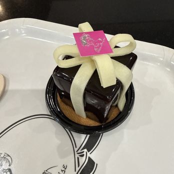 La Petite Marquise - Cake - Bakeries Near Me - Paris, 75 La Petite Marquise - Cake - Bakeries Near Me - Paris, 75