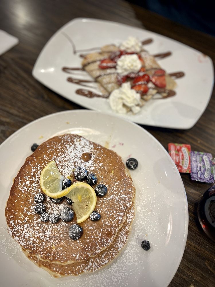 Broken Yolk Cafe