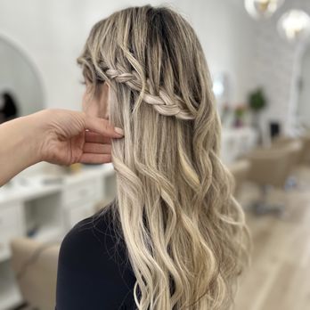 Blown LA - Beachy vibes with braids - Blow Dry/Out Services Near Me - La Canada, California Blown LA - Beachy vibes with braids - Blow Dry/Out Services Near Me - La Canada, California