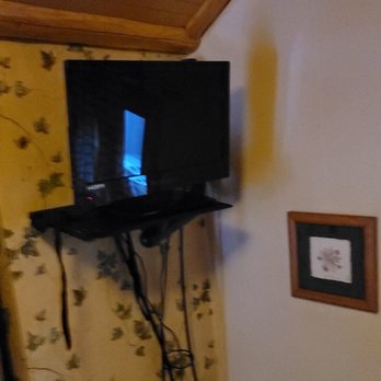 Big Bear Cool Cabins - Tv was the size of a 12 in ruler. - Property Management Near Me - Big Bear Lake, California