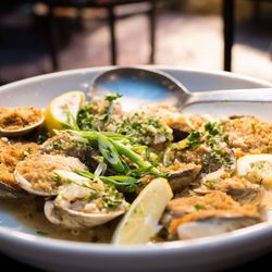 The Glen Sanders Mansion - Clams