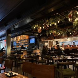 JINYA Ramen Bar - Union Station - Interior