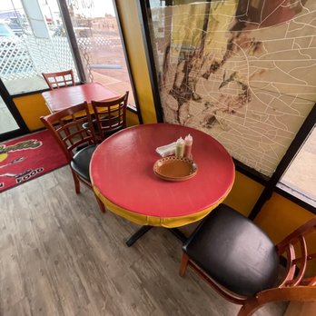 Alanbertos Express - Dining Room - Mexican Near Me - Las Cruces, New Mexico Alanbertos Express - Dining Room - Mexican Near Me - Las Cruces, New Mexico