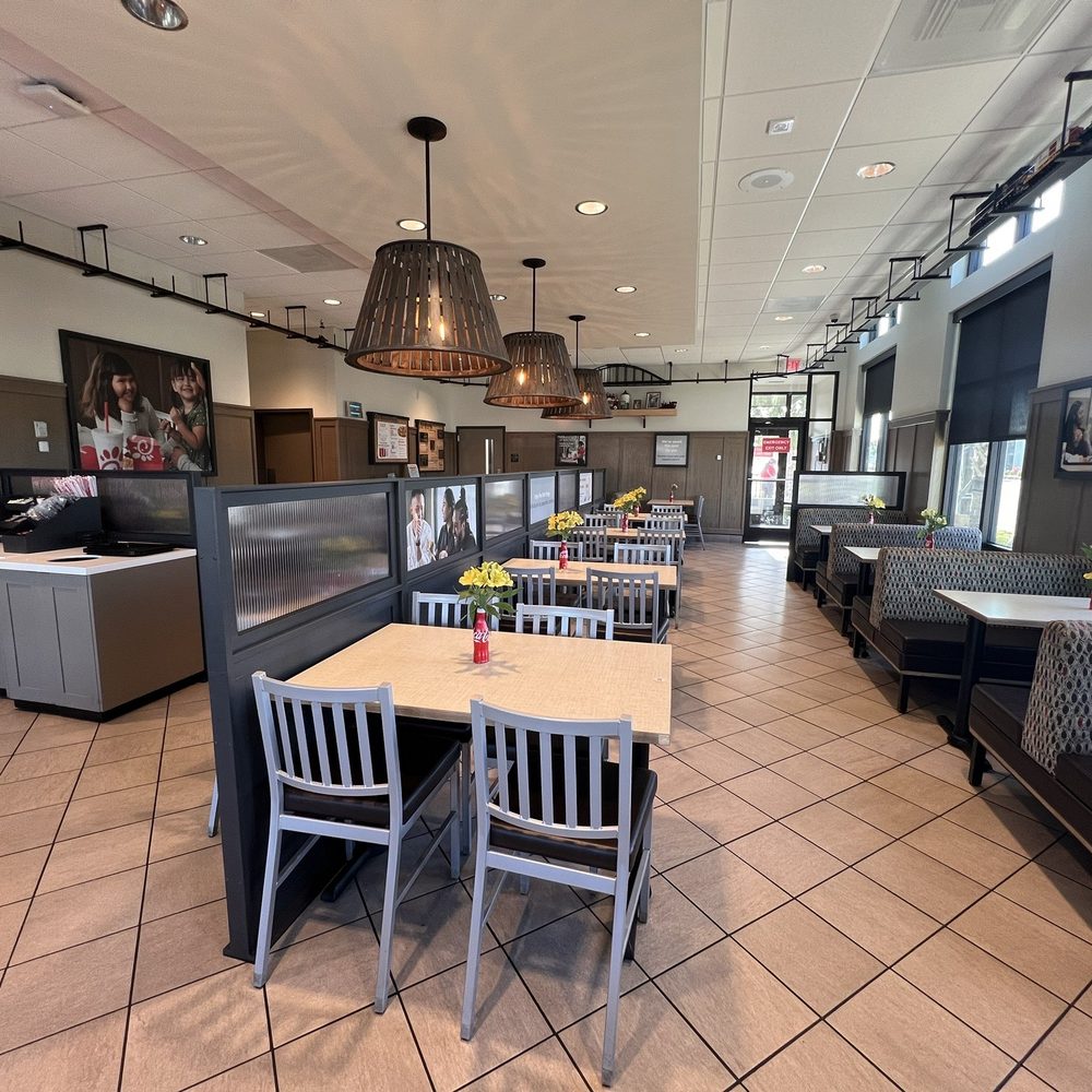 Chick-fil-A - Inside Seating - Fast Food Near Me - Tampa, Florida
