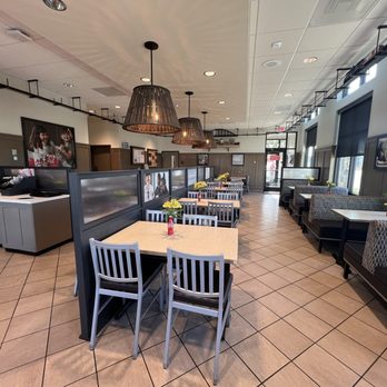 Chick-fil-A - Inside Seating - Fast Food Near Me - Tampa, Florida