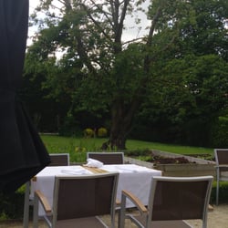 Le Gril aux Herbes - Beautiful garden- perfect for a sunny lunch