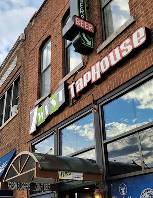 7 West TapHouse by null