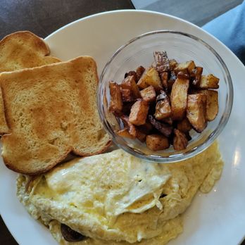 Bodhi Bistro - Veggie Omelet with crispy potatoes and toast $14 - Coffee & Tea Near Me - Corvallis, Oregon