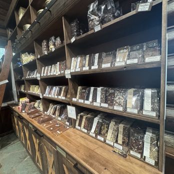 Choco Motive - ChocoMotive's full range of artisanal gourmet Chocolate Tablets and Pastilles - Chocolatiers & Shops Near Me - Montebello, Quebec