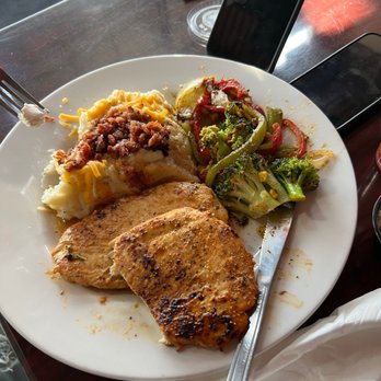Bar 7 & Grill - Grilled Chicken Dinner - Salad Near Me - Southfield, Michigan Bar 7 & Grill - Grilled Chicken Dinner - Salad Near Me - Southfield, Michigan