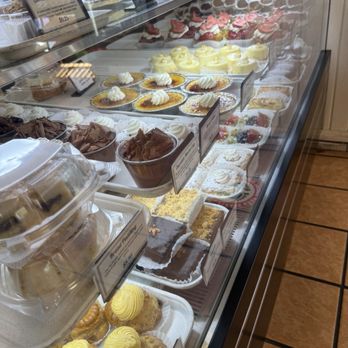 Stillwell's Bakery & Cafe - Pastry case - Bakeries Near Me - Wailuku, Hawaii Stillwell's Bakery & Cafe - Pastry case - Bakeries Near Me - Wailuku, Hawaii