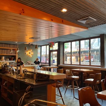 B Side Pizza & Wine Bar - Restaurant interior - Pizza Near Me - New York, New York