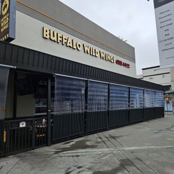 Buffalo Wild Wings - Outdoor seating - Chicken Wings Near Me - Orange, California