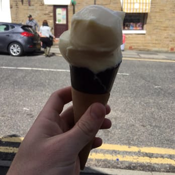 Holdens Ice Cream - Yum. (Vanilla) - Ice Cream & Frozen Yogurt Near Me - Edgworth, CHW
