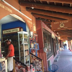 Cafe Caracol - Here's the storefront