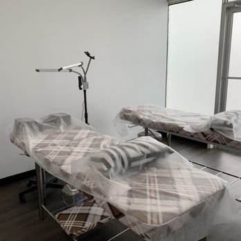 Jasmine Nails & Lash Bar - Nail Salons Near Me - Edmonton, Alberta