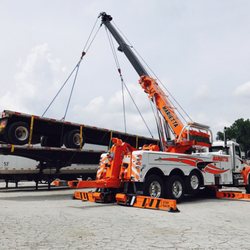 Marietta Wrecker Service - The MWS rotator is helpful in loading and unloading oversized equipment.