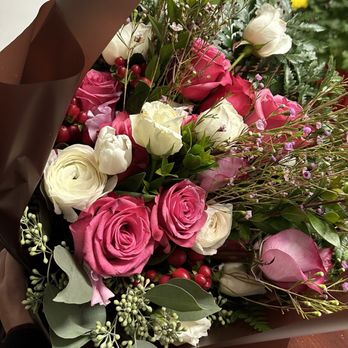 Sharon Floral - Paid $200 plus tax plus $25 Vase for this !! What a rip-off !! - Florists Near Me - San Jose, California Sharon Floral - Paid $200 plus tax plus $25 Vase for this !! What a rip-off !! - Florists Near Me - San Jose, California