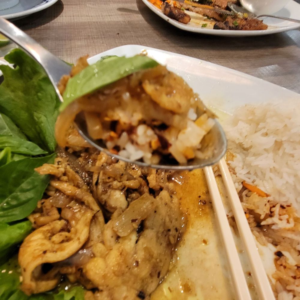 Saigon PAI - Lemongrass chicken with added chili oil - Thai Near Me - Toronto, Ontario Saigon PAI - Lemongrass chicken with added chili oil - Thai Near Me - Toronto, Ontario