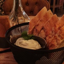 Madrigal - Brot u Aioli