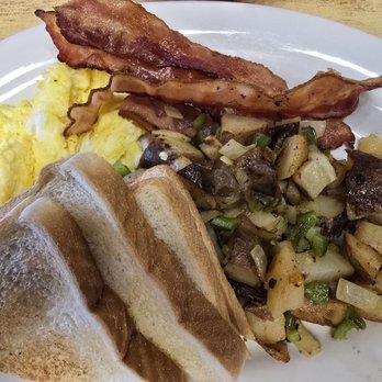 Crossroads Diner - Two Egg Breakfast - Diners Near Me - Bristow, Oklahoma