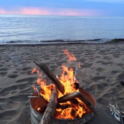 Mountain View Lodges - Fire rings on the beach!