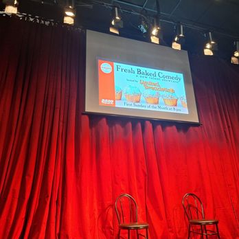 Comedy Oakland - Stage and the show I went to see - Comedy Clubs Near Me