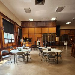 Chani’s Kosher Deli - Dining room