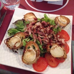 Le 58 - Salade de chèvre chaud. Bonne mais sans plus ! Mais bien garni quand même :)