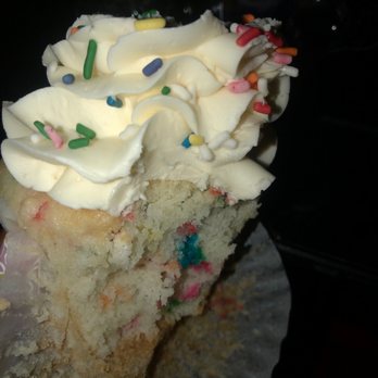 Aya’s Sweets - Cupcake - Custom Cakes Near Me - Dearborn Heights, Michigan
