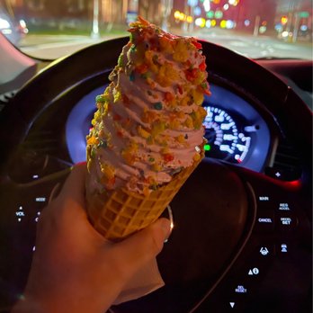Surreal Creamery - Tarro with fruity pebbles - Ice Cream & Frozen Yogurt Near Me - Newark, Delaware Surreal Creamery - Tarro with fruity pebbles - Ice Cream & Frozen Yogurt Near Me - Newark, Delaware